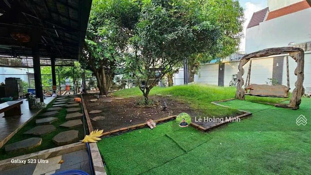 Biệt thự đẳng cấp 1000m2 3 tầng có sân vườn hồ bơi lớn đường lê thị riêng