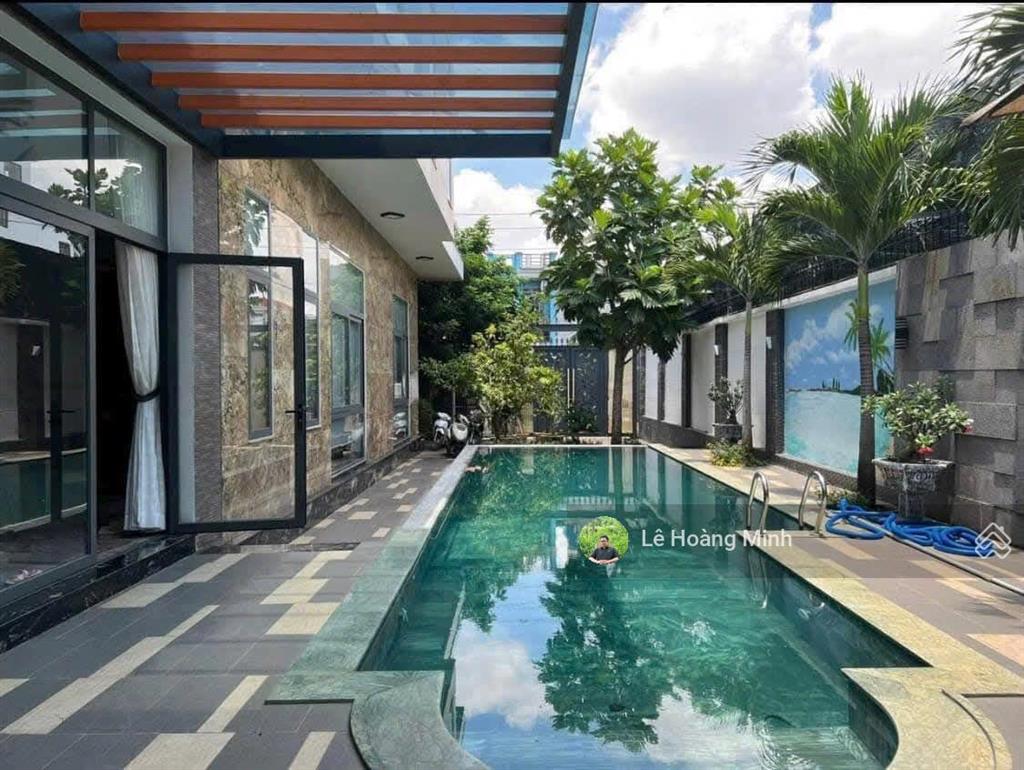 Biệt thự đẳng cấp 1000m2 3 tầng có sân vườn hồ bơi lớn đường lê thị riêng