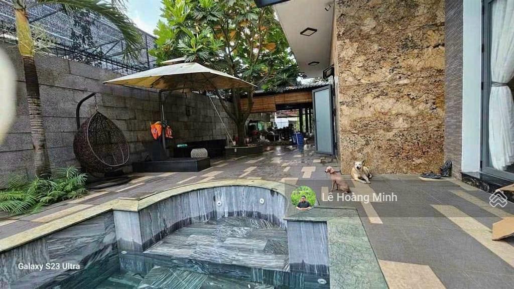 Biệt thự đẳng cấp 1000m2 3 tầng có sân vườn hồ bơi lớn đường lê thị riêng