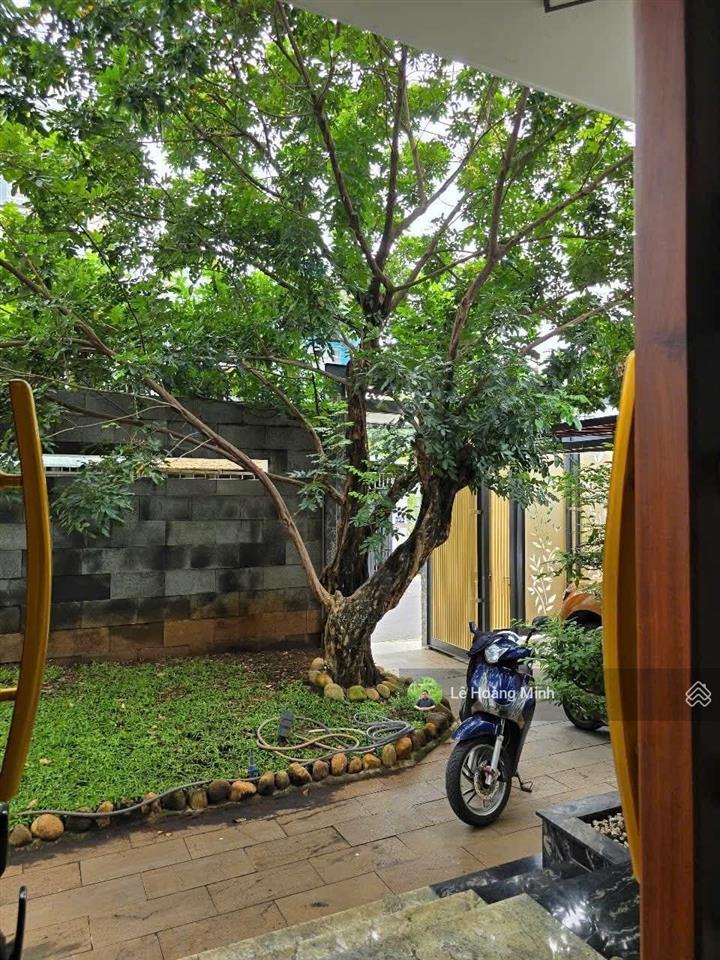 Biệt thự đẳng cấp 1000m2 3 tầng có sân vườn hồ bơi lớn đường lê thị riêng