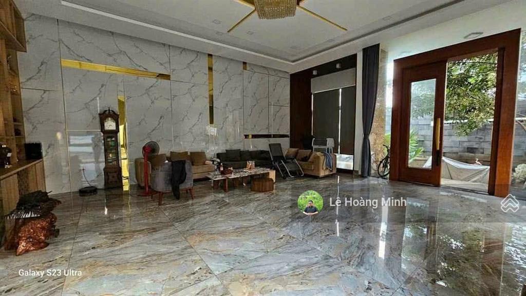 Biệt thự đẳng cấp 1000m2 3 tầng có sân vườn hồ bơi lớn đường lê thị riêng