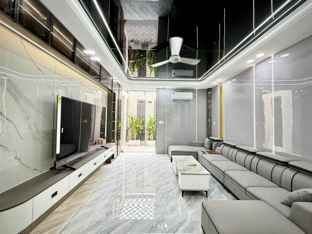 Siêu phẩm 4m x 21m, 4 tầng có thang máy hẻm nhựa 8m thông lê thị riêng