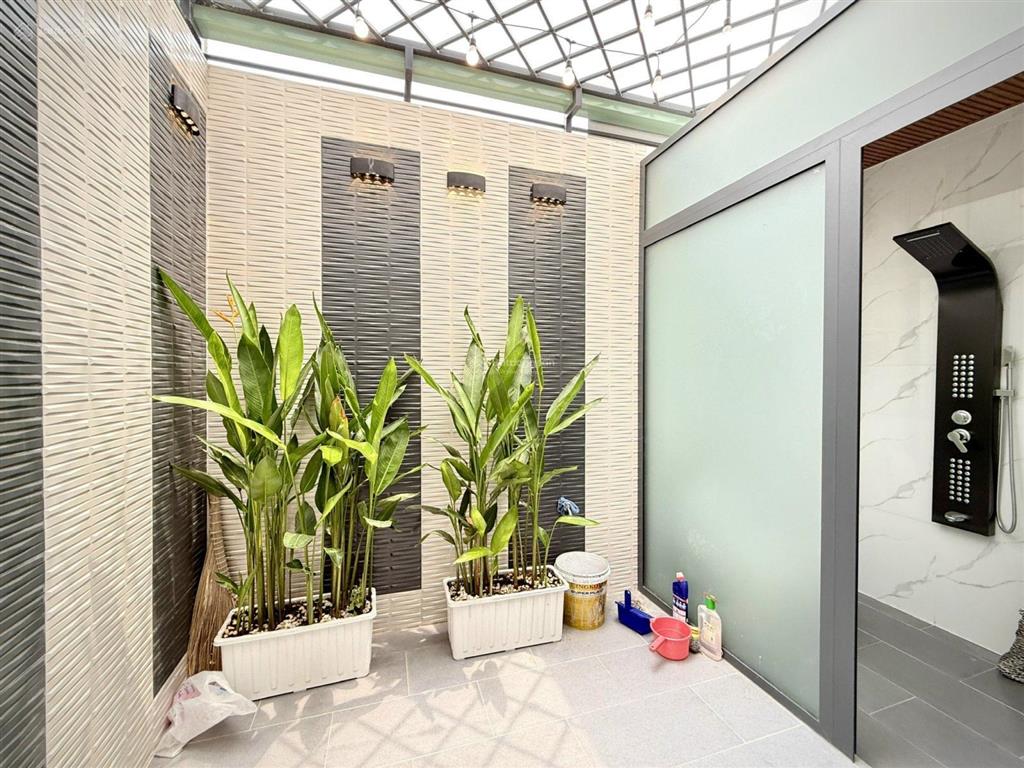 Siêu phẩm 4m x 21m, 4 tầng có thang máy hẻm nhựa 8m thông lê thị riêng