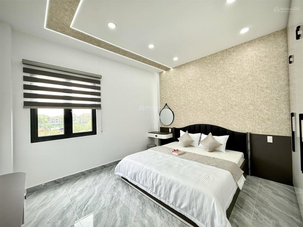 Siêu phẩm 4m x 21m, 4 tầng có thang máy hẻm nhựa 8m thông lê thị riêng