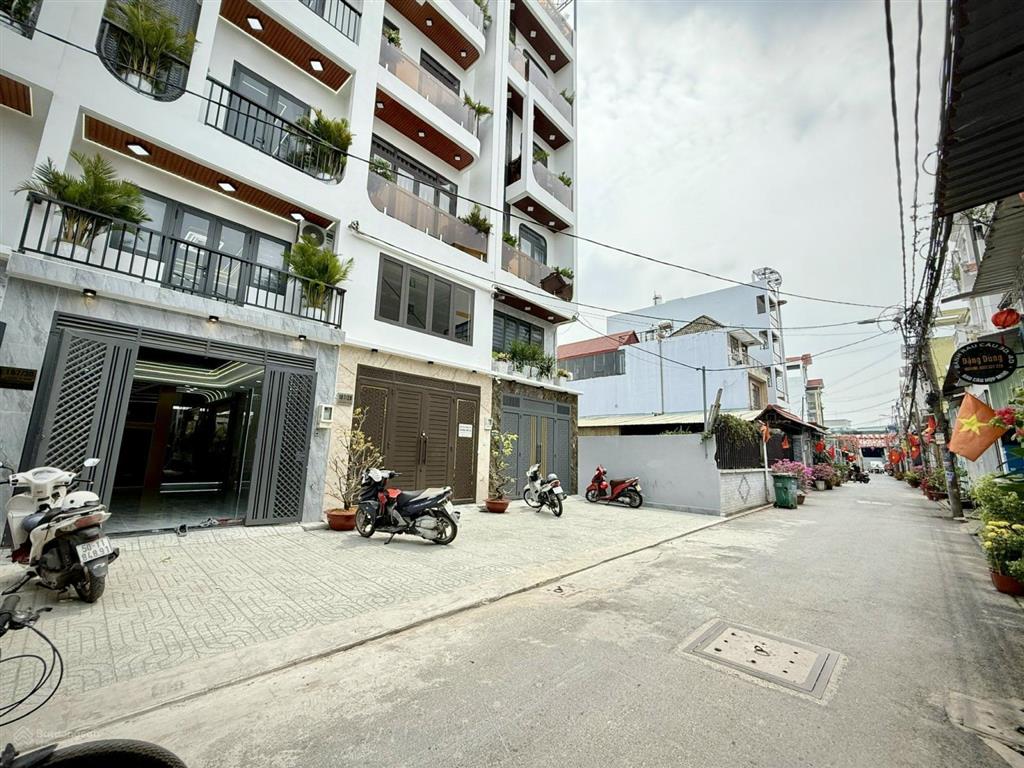 Siêu phẩm 4m x 21m, 4 tầng có thang máy hẻm nhựa 8m thông lê thị riêng