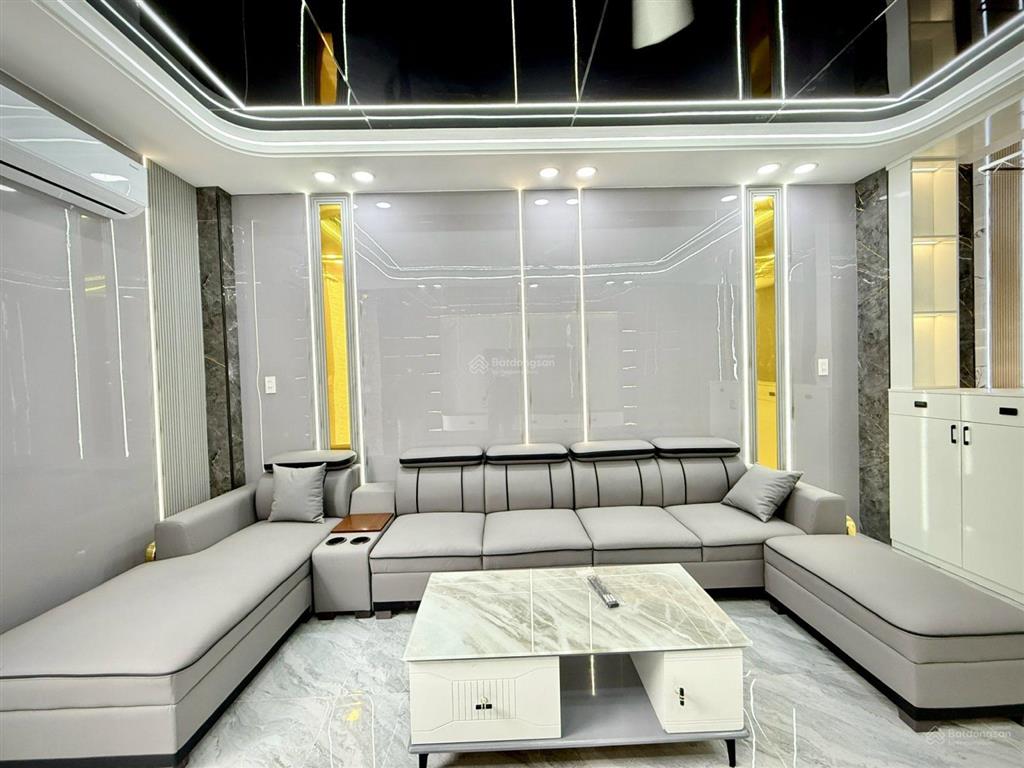 Siêu phẩm 4m x 21m, 4 tầng có thang máy hẻm nhựa 8m thông lê thị riêng