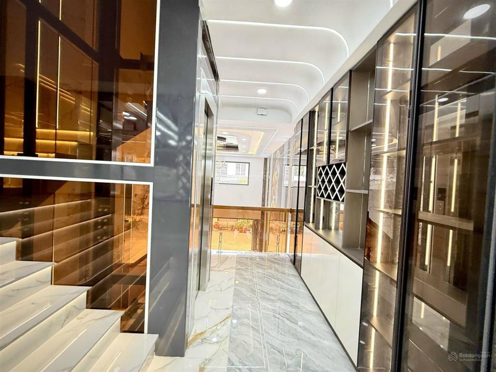Siêu phẩm 4m x 21m, 4 tầng có thang máy hẻm nhựa 8m thông lê thị riêng
