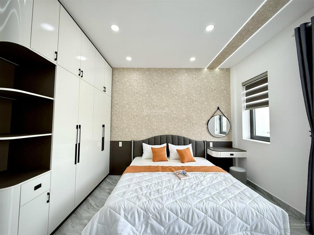 Siêu phẩm 4m x 21m, 4 tầng có thang máy hẻm nhựa 8m thông lê thị riêng