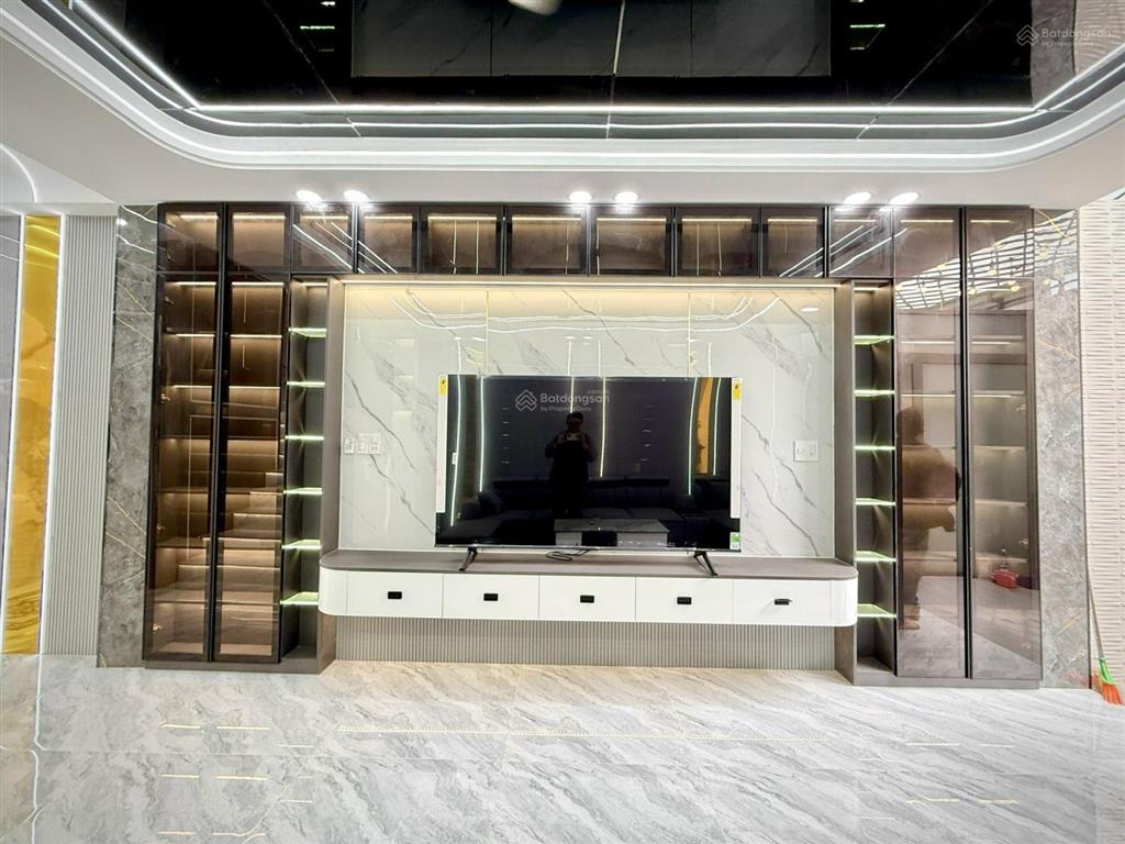 Siêu phẩm 4m x 21m, 4 tầng có thang máy hẻm nhựa 8m thông lê thị riêng