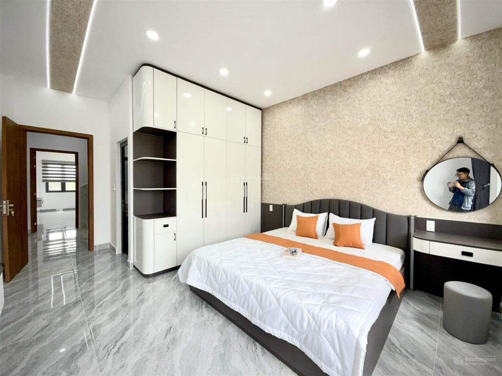 Siêu phẩm 4m x 21m, 4 tầng có thang máy hẻm nhựa 8m thông lê thị riêng