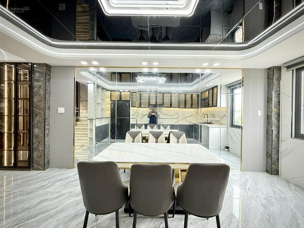 Siêu phẩm 4m x 21m, 4 tầng có thang máy hẻm nhựa 8m thông lê thị riêng