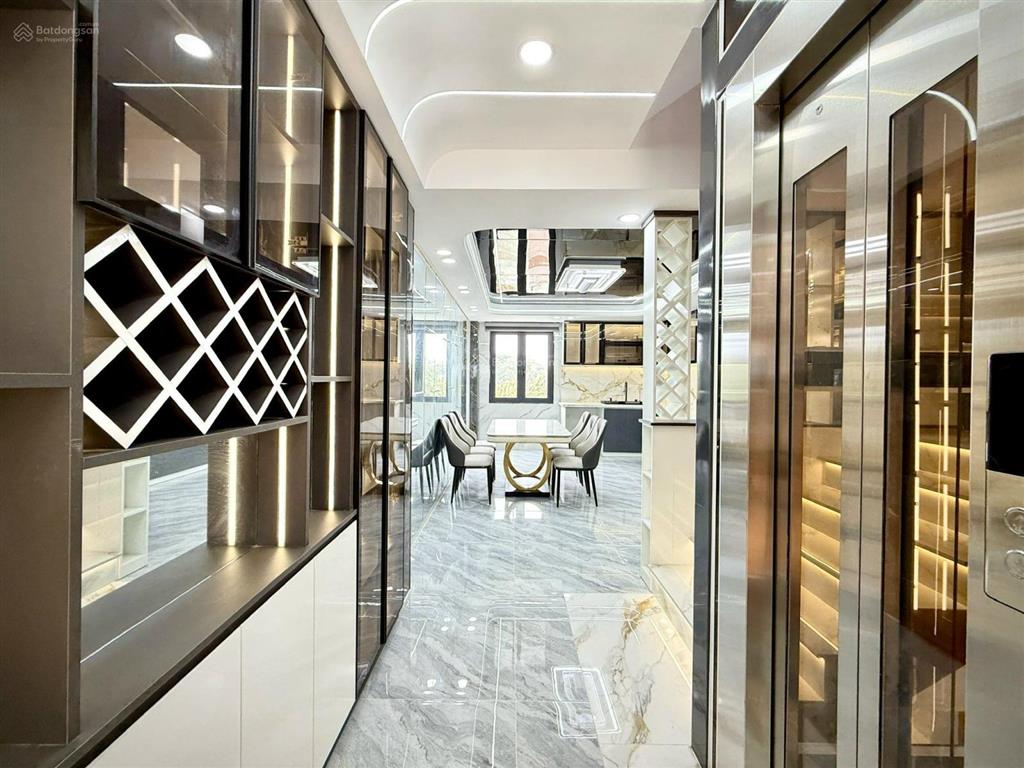 Siêu phẩm 4m x 21m, 4 tầng có thang máy hẻm nhựa 8m thông lê thị riêng