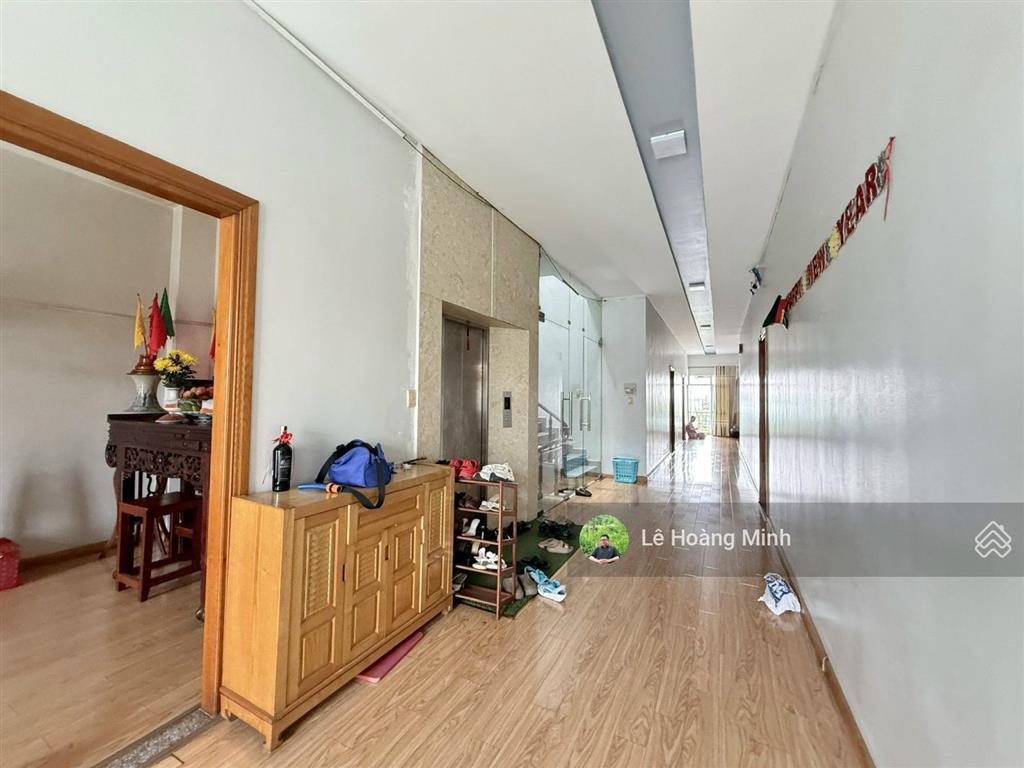 Tòa nhà 5 tầng 10m x 25m. có thang máy mặt tiền đường hiệp thành 06. đoạn gần chợ hiệp thành