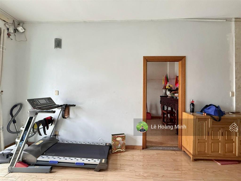 Tòa nhà 5 tầng 10m x 25m. có thang máy mặt tiền đường hiệp thành 06. đoạn gần chợ hiệp thành