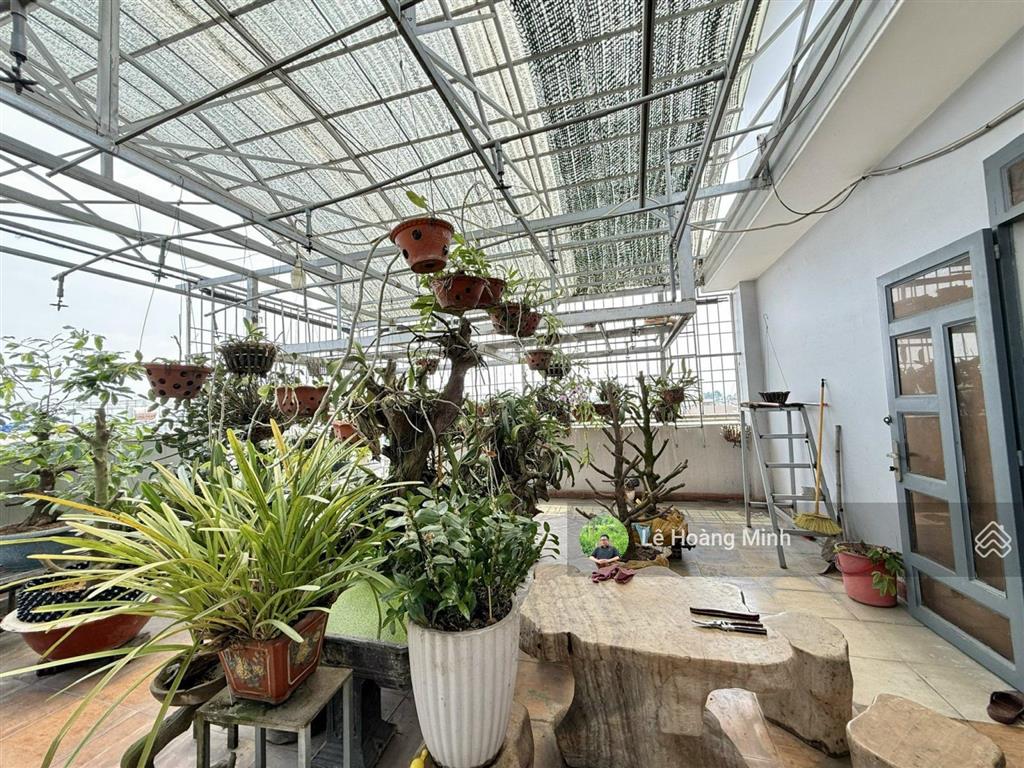 Tòa nhà 5 tầng 10m x 25m. có thang máy mặt tiền đường hiệp thành 06. đoạn gần chợ hiệp thành