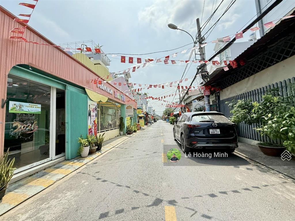 Tòa nhà 5 tầng 10m x 25m. có thang máy mặt tiền đường hiệp thành 06. đoạn gần chợ hiệp thành