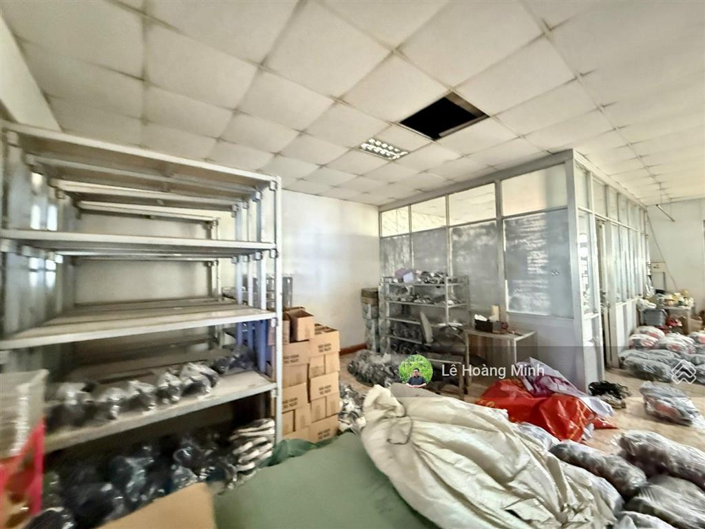 Tòa nhà 5 tầng 10m x 25m. có thang máy mặt tiền đường hiệp thành 06. đoạn gần chợ hiệp thành