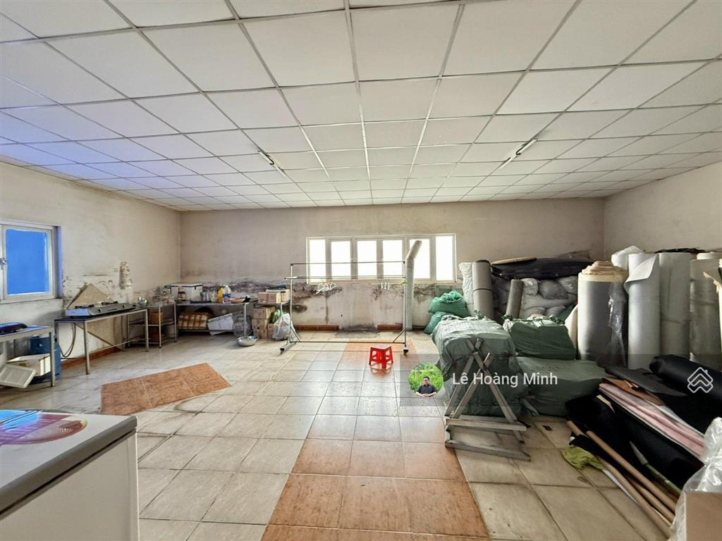 Tòa nhà 5 tầng 10m x 25m. có thang máy mặt tiền đường hiệp thành 06. đoạn gần chợ hiệp thành