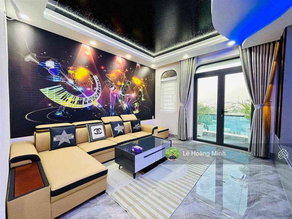 Siêu phẩm 4m x 20m. 5 tầng có thang máy. phòng karaoke 1/ hẻm 7m thông thạnh lộc 27