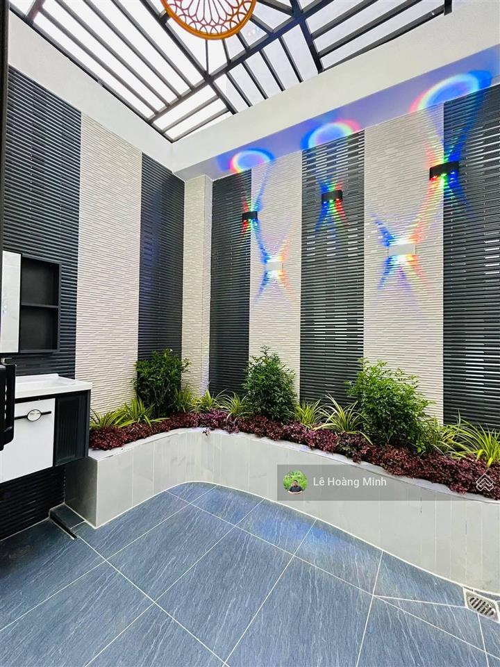 Siêu phẩm 4m x 20m. 5 tầng có thang máy. phòng karaoke 1/ hẻm 7m thông thạnh lộc 27