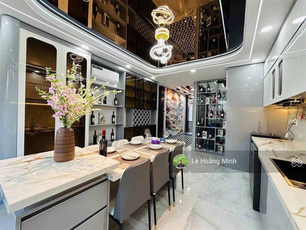 Siêu phẩm 4m x 20m. 5 tầng có thang máy. phòng karaoke 1/ hẻm 7m thông thạnh lộc 27