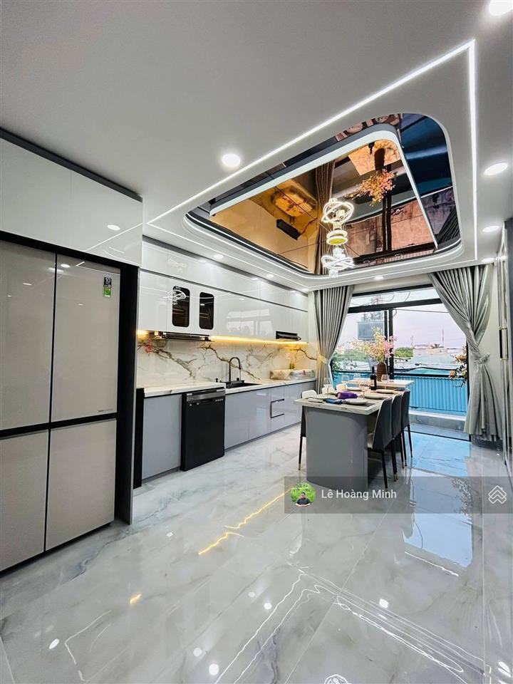 Siêu phẩm 4m x 20m. 5 tầng có thang máy. phòng karaoke 1/ hẻm 7m thông thạnh lộc 27