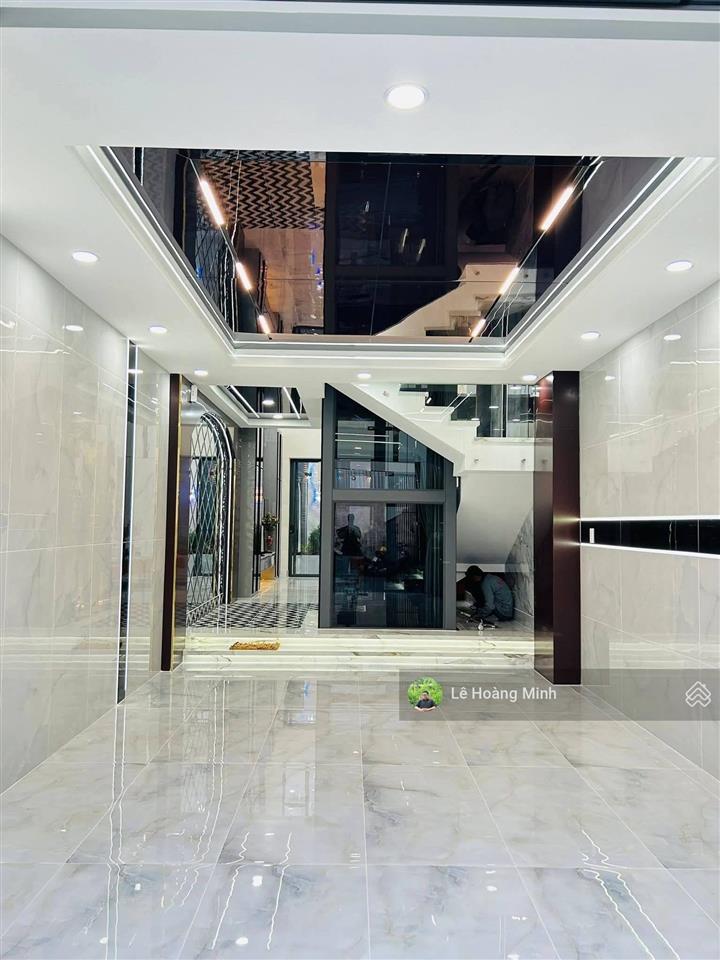 Siêu phẩm 4m x 20m. 5 tầng có thang máy. phòng karaoke 1/ hẻm 7m thông thạnh lộc 27