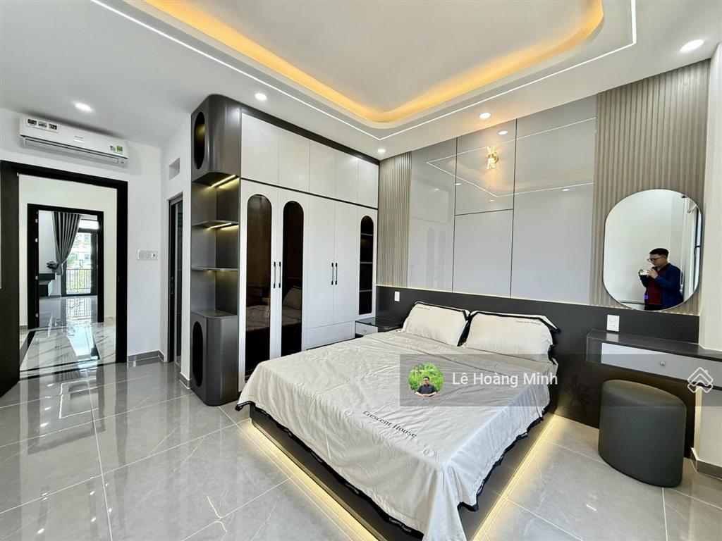 Siêu phẩm 4m x 16m. 4 tầng có thang máy và ô chờ hẻm rộng 14m. khu vip đường thới an 16