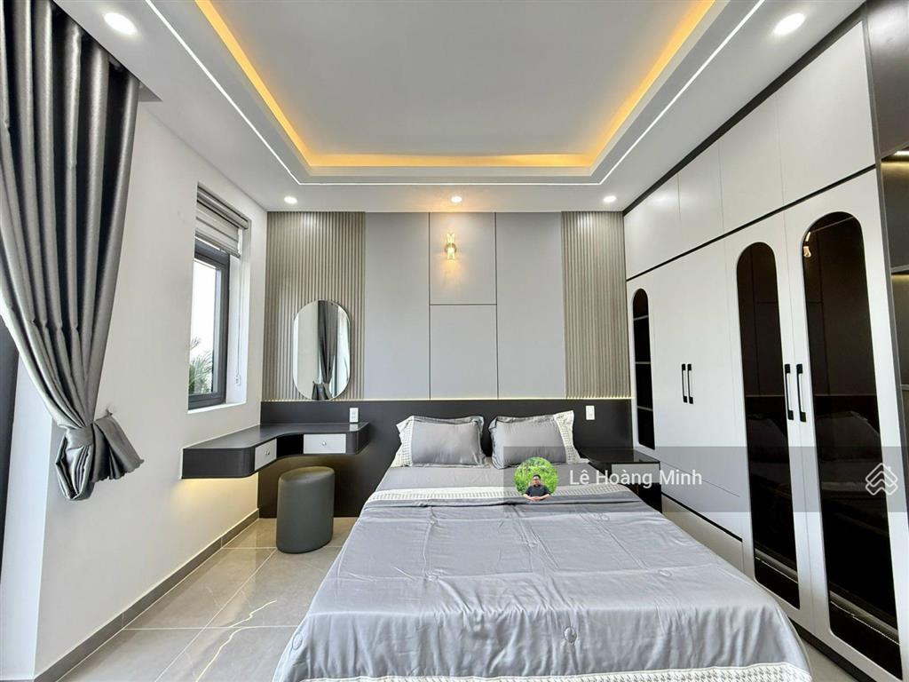 Siêu phẩm 4m x 16m. 4 tầng có thang máy và ô chờ hẻm rộng 14m. khu vip đường thới an 16