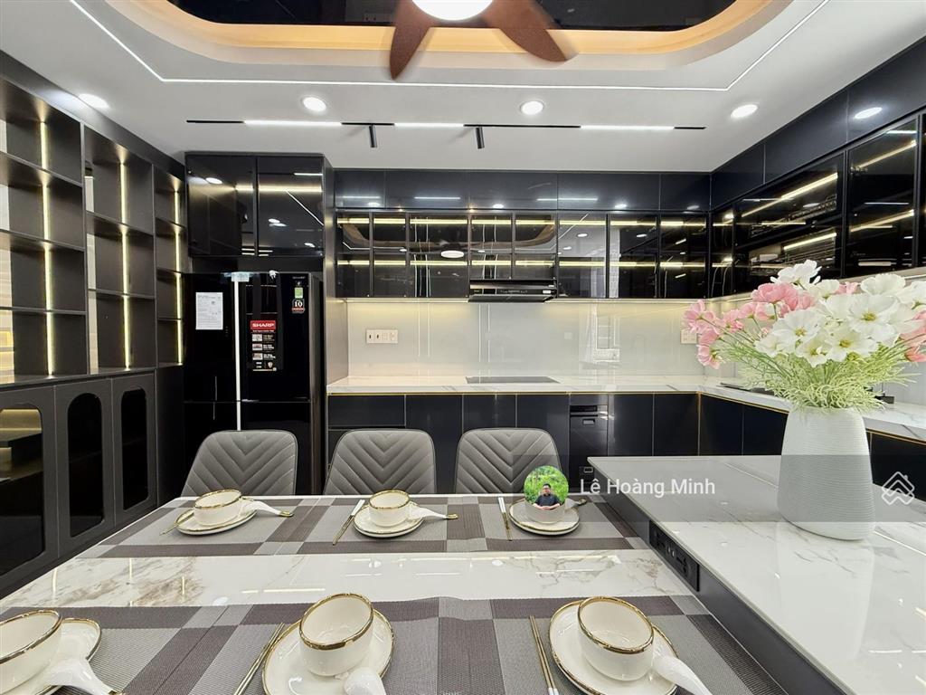 Siêu phẩm 4m x 16m. 4 tầng có thang máy và ô chờ hẻm rộng 14m. khu vip đường thới an 16