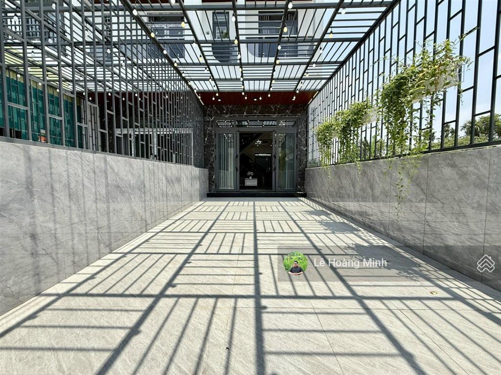 Siêu phẩm 4m x 25mn 3 tầng view sông vàm thuật hẻm 8m thông hà huy giáp