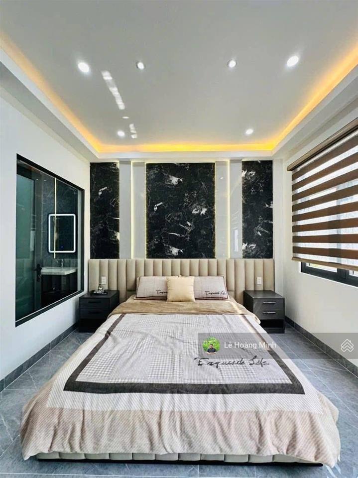 Siêu phẩm 4 tầng có thang máy và ô chờ mặt tiền nhánh đường thạnh lộc 37