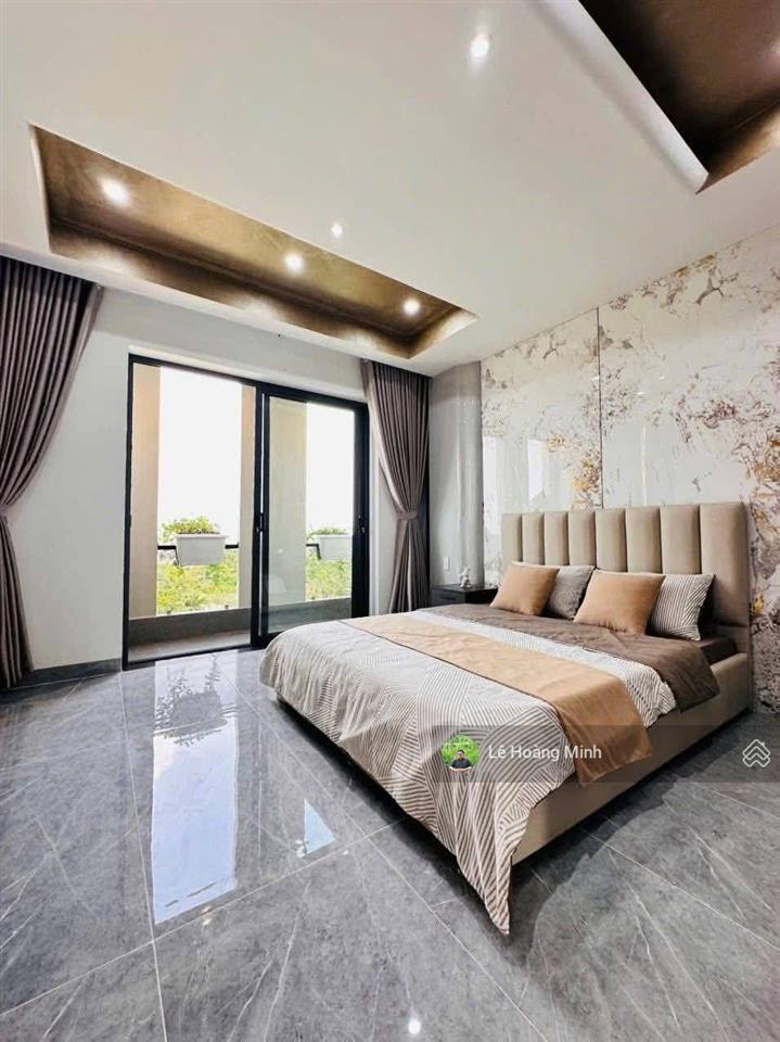 Siêu phẩm 4 tầng có thang máy và ô chờ mặt tiền nhánh đường thạnh lộc 37