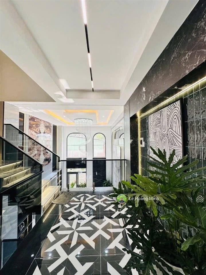 Siêu phẩm 4 tầng có thang máy và ô chờ mặt tiền nhánh đường thạnh lộc 37