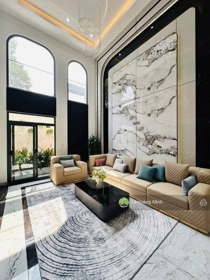 Siêu phẩm 4 tầng có thang máy và ô chờ mặt tiền nhánh đường thạnh lộc 37