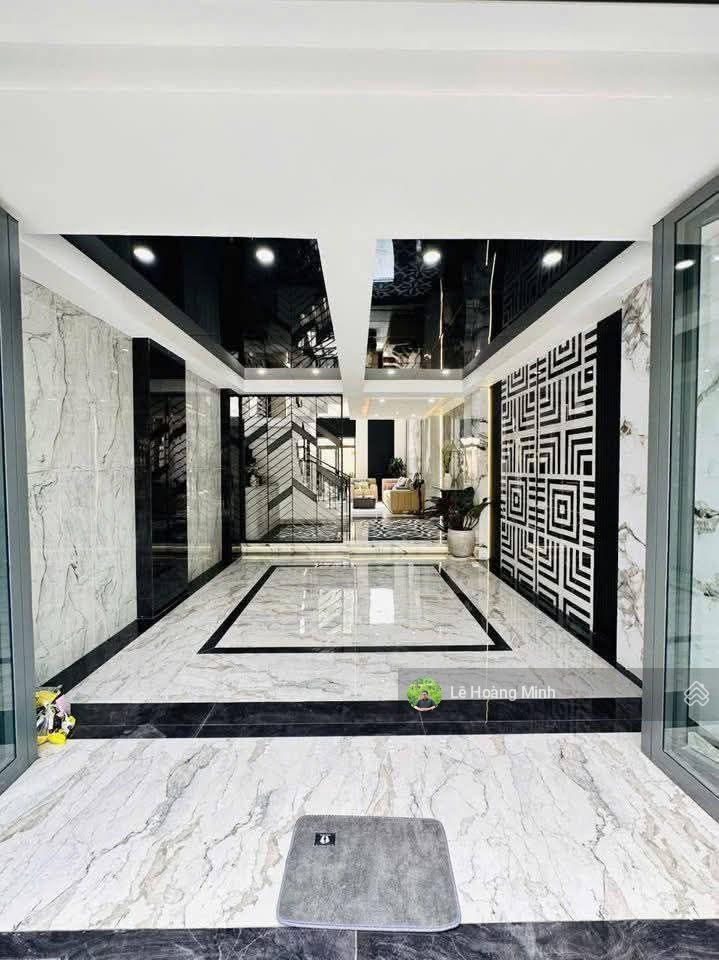 Siêu phẩm 4 tầng có thang máy và ô chờ mặt tiền nhánh đường thạnh lộc 37