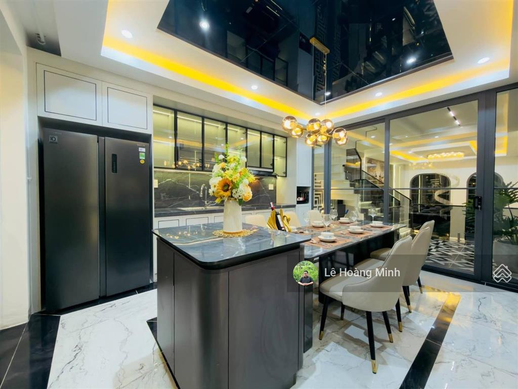 Siêu phẩm 4 tầng có thang máy và ô chờ mặt tiền nhánh đường thạnh lộc 37