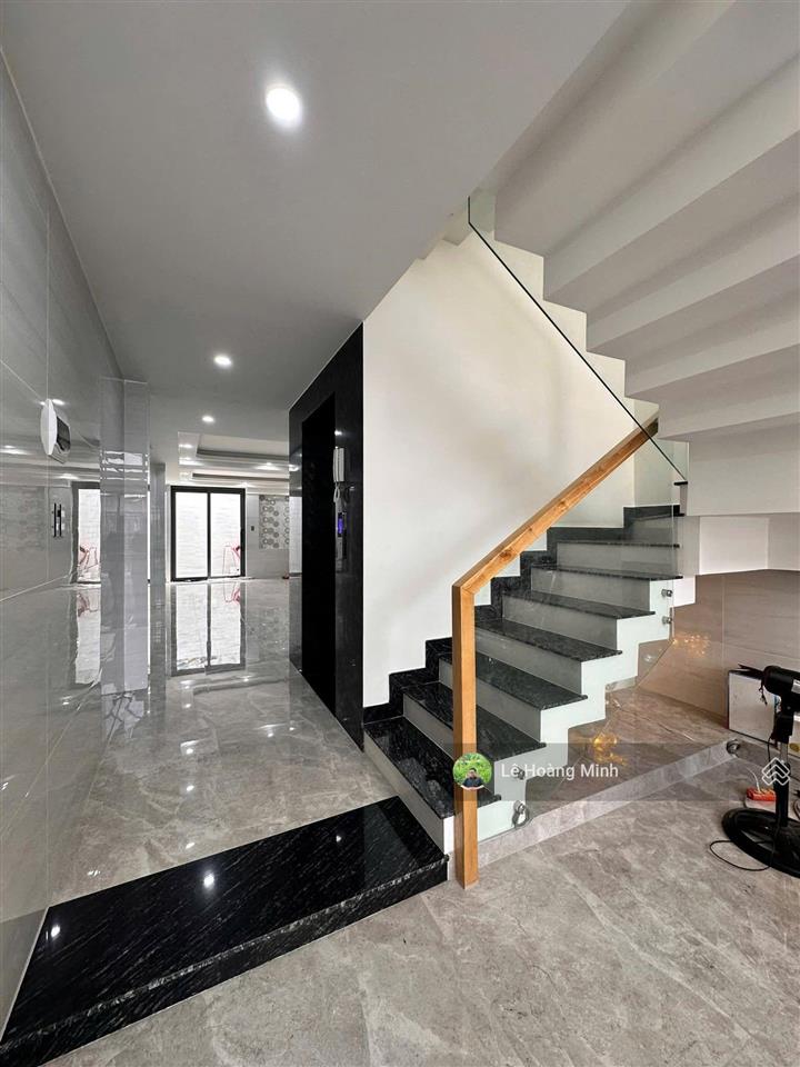 Siêu phẩm 4m x 26m. 5 tầng có thang máy mặt tiền nhánh đông hưng thuận 42. sát kdc an sương