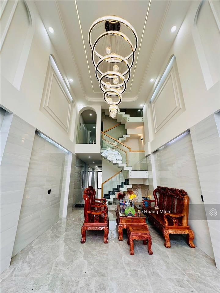 Siêu phẩm 4m x 26m. 5 tầng có thang máy mặt tiền nhánh đông hưng thuận 42. sát kdc an sương