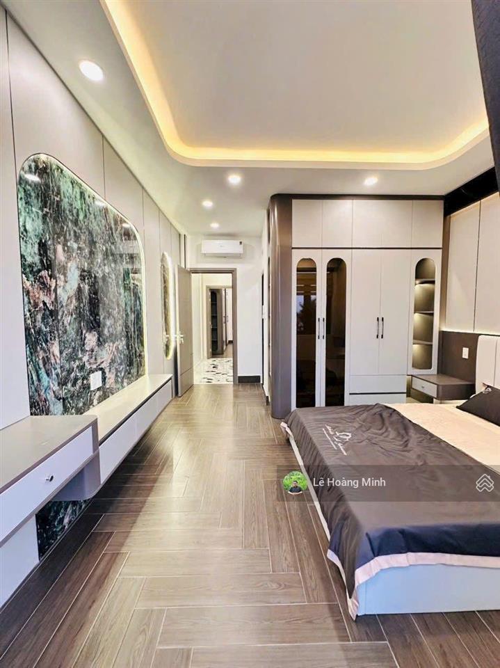 Siêu phẩm dài tới 28m xây 4 tầng có thang máy mặt tiền nhánh kinh doanh hà huy giáp