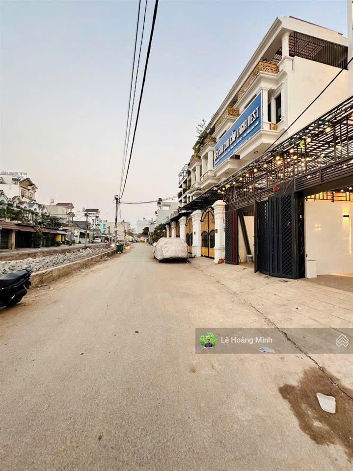 Siêu phẩm dài tới 28m xây 4 tầng có thang máy mặt tiền nhánh kinh doanh hà huy giáp