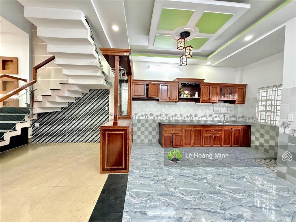 Nhà phố 5,2m x 20m, xây 3 lầu hẻm xe hơi 885 đường nguyễn ảnh thủ. ngay tch 10