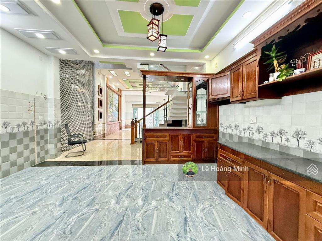 Nhà phố 5,2m x 20m, xây 3 lầu hẻm xe hơi 885 đường nguyễn ảnh thủ. ngay tch 10