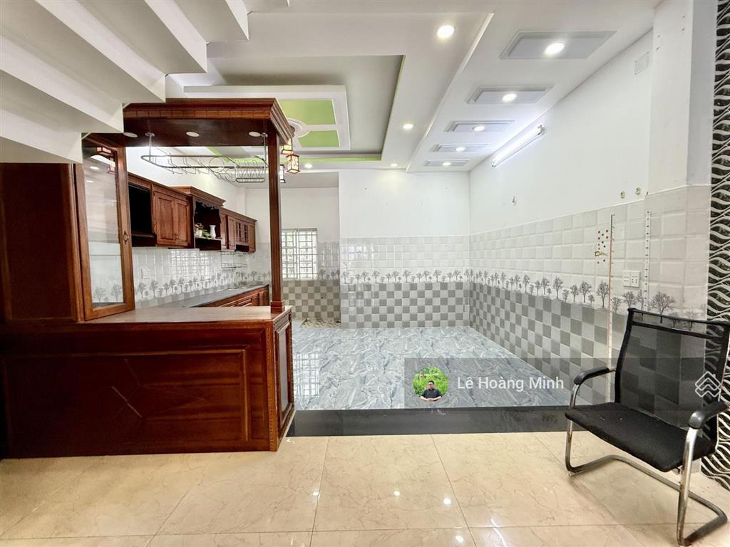 Nhà phố 5,2m x 20m, xây 3 lầu hẻm xe hơi 885 đường nguyễn ảnh thủ. ngay tch 10