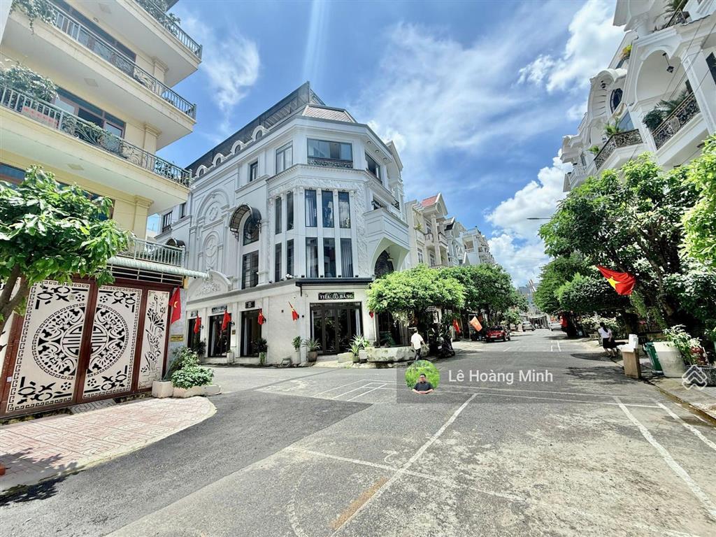 Siêu phẩm ngang 5,5m xây 4 tầng thang máy hẻm rộng 14m thông khu vip tch 10