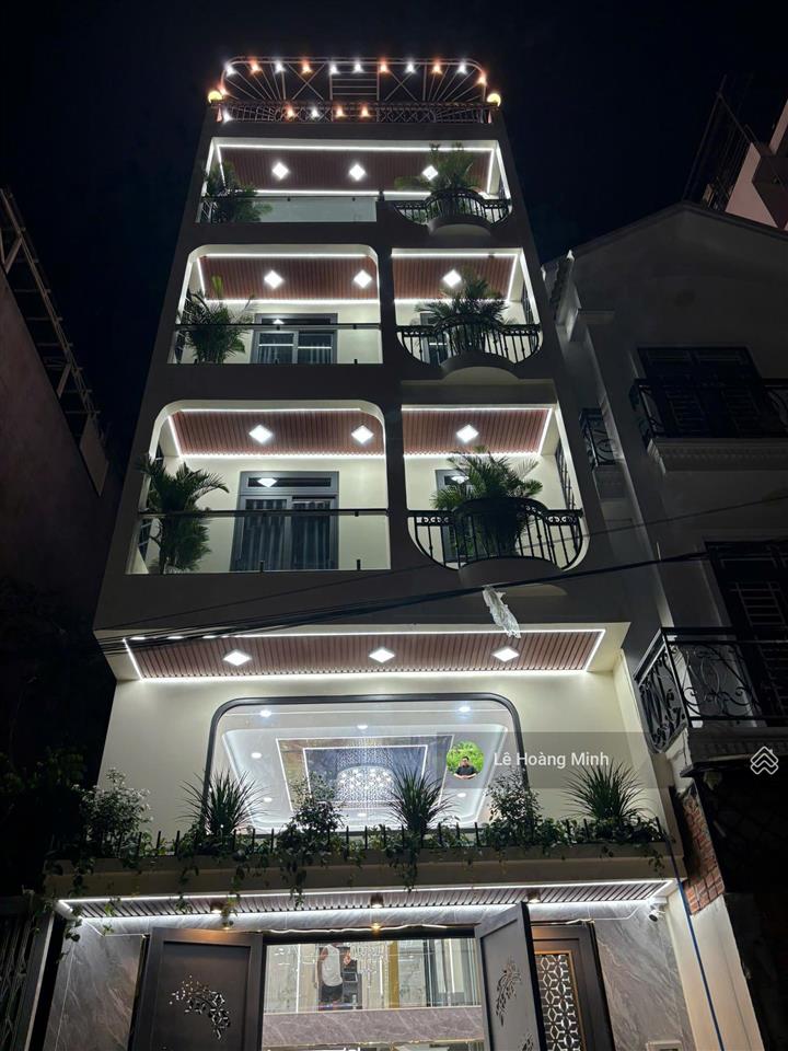 Siêu phẩm ngang 5,5m xây 4 tầng thang máy hẻm rộng 14m thông khu vip tch 10