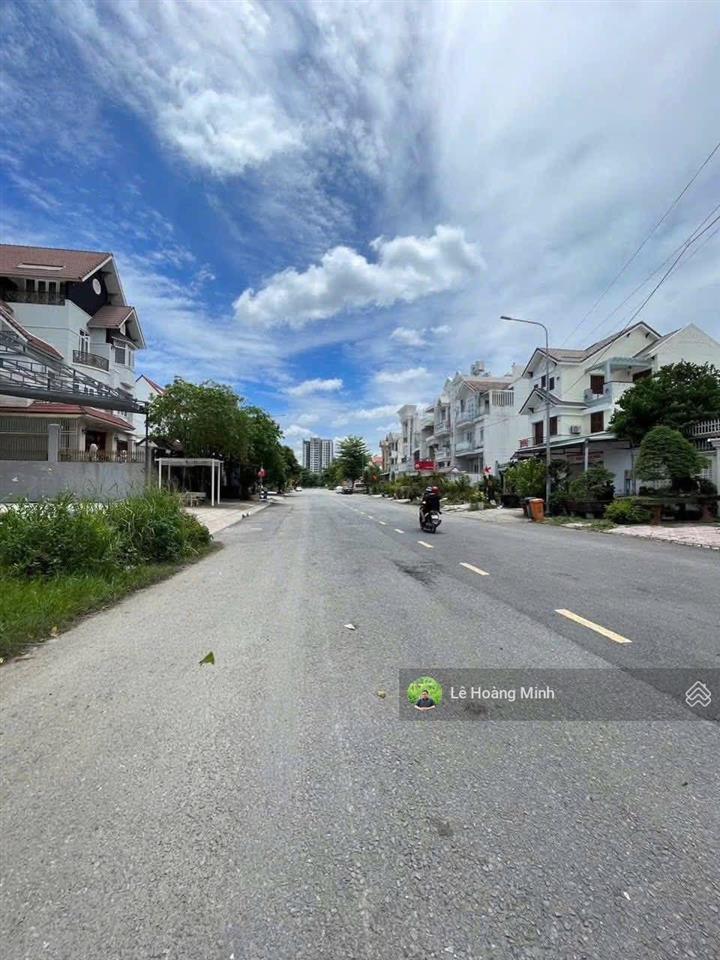 Lô đất biệt thự 10m x 20m. view sông vàm thuật trục chính đường 20m kdc phú nhuận