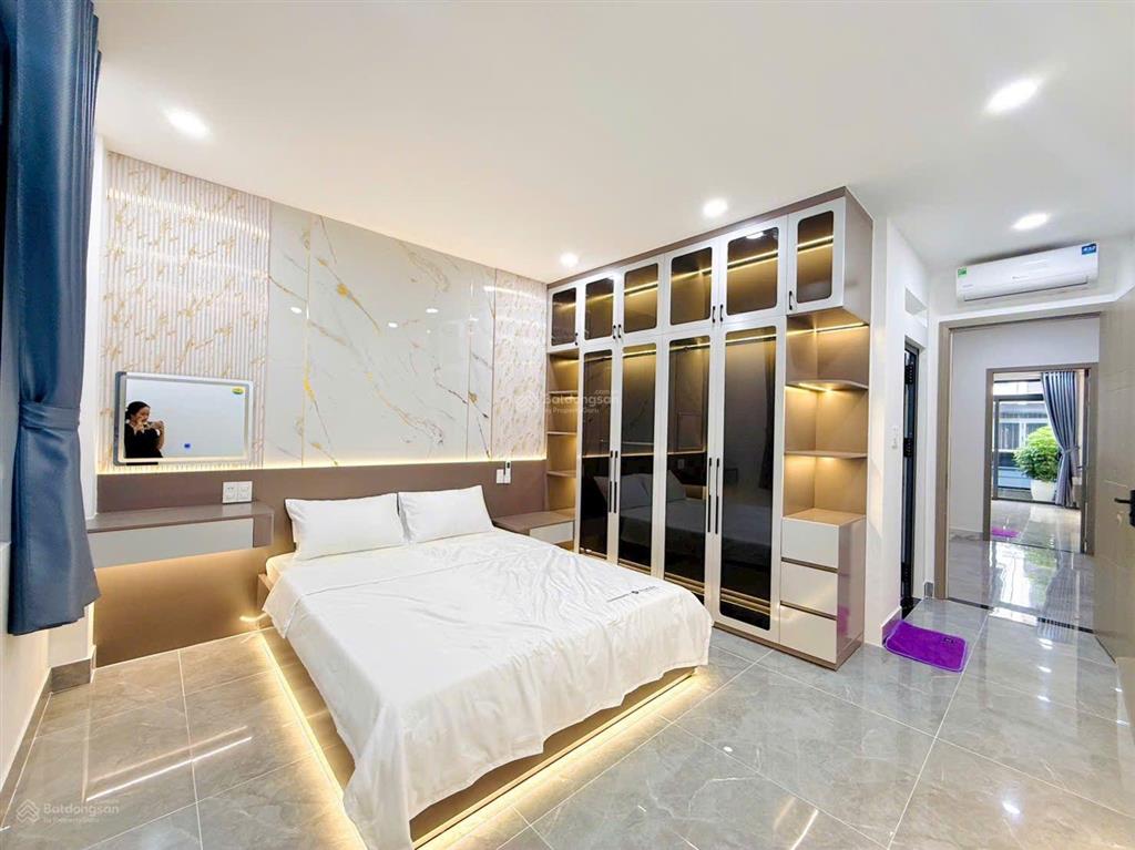 Siêu phẩm 4 tầng có thang máy. hẻm rộng 12m khu vip 1/ thạnh lộc 29. ngay ngã tư ga