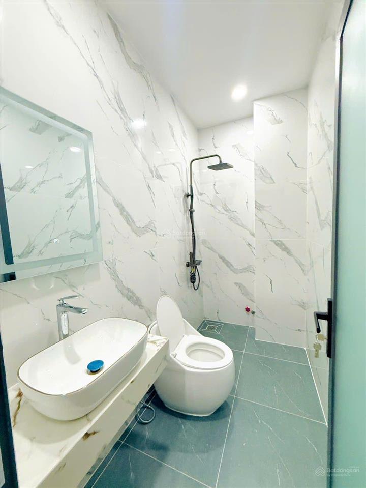 Siêu phẩm 4 tầng có thang máy. hẻm rộng 12m khu vip 1/ thạnh lộc 29. ngay ngã tư ga