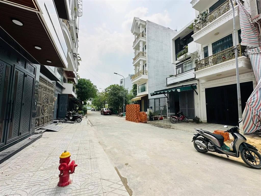 Siêu phẩm 4 tầng có thang máy. hẻm rộng 12m khu vip 1/ thạnh lộc 29. ngay ngã tư ga